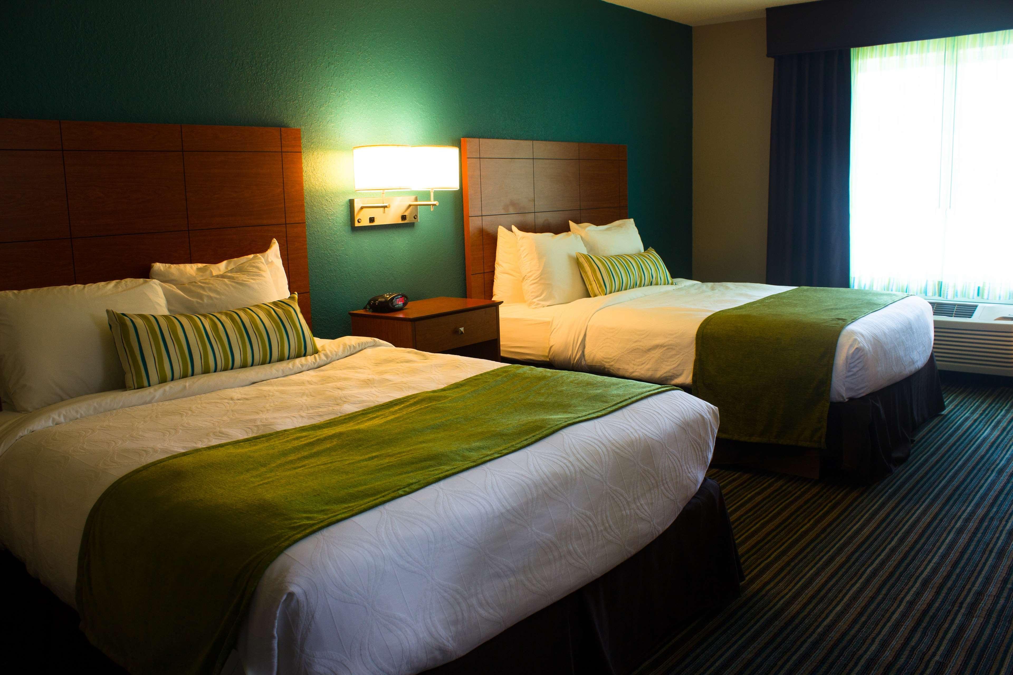 Best Western Plus Menomonie Inn & Suites Esterno foto